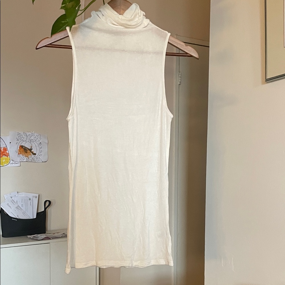 Chelsea28 Cream Sleeveless Top